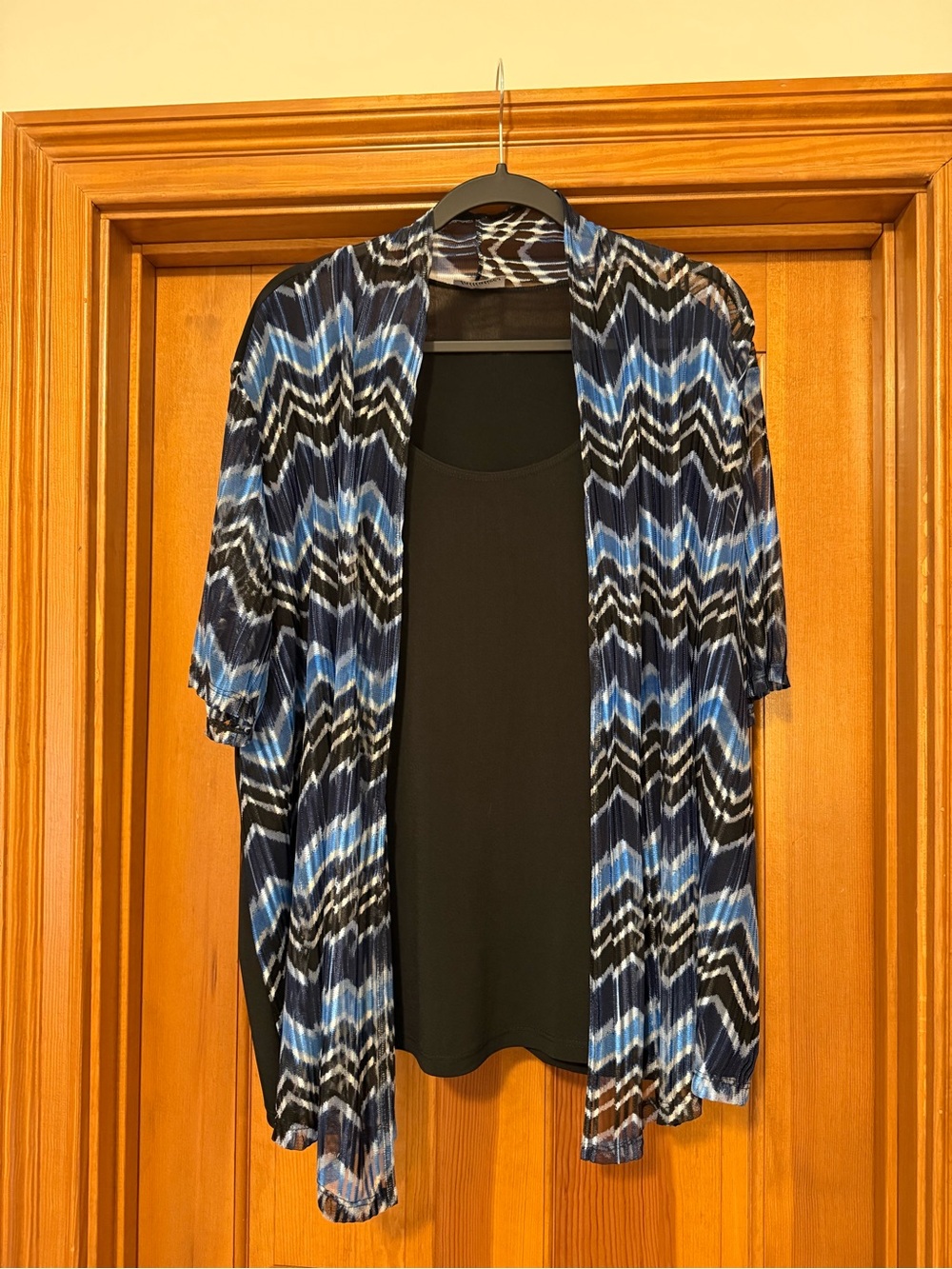 Women’s Layered Open Front Top with Blue Chevron Pattern Size 3X